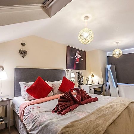 Greyhound Road Rooms Londra Esterno foto