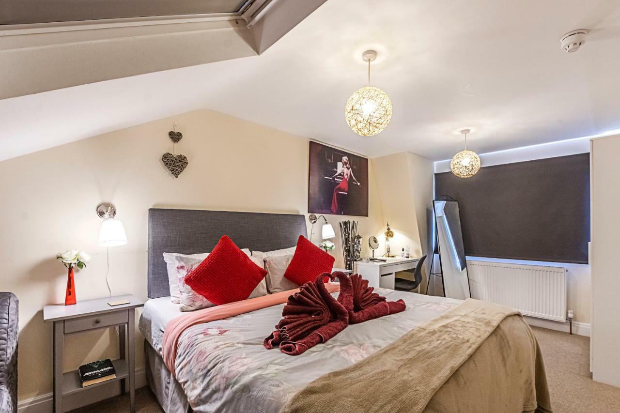 Greyhound Road Rooms Londra Esterno foto