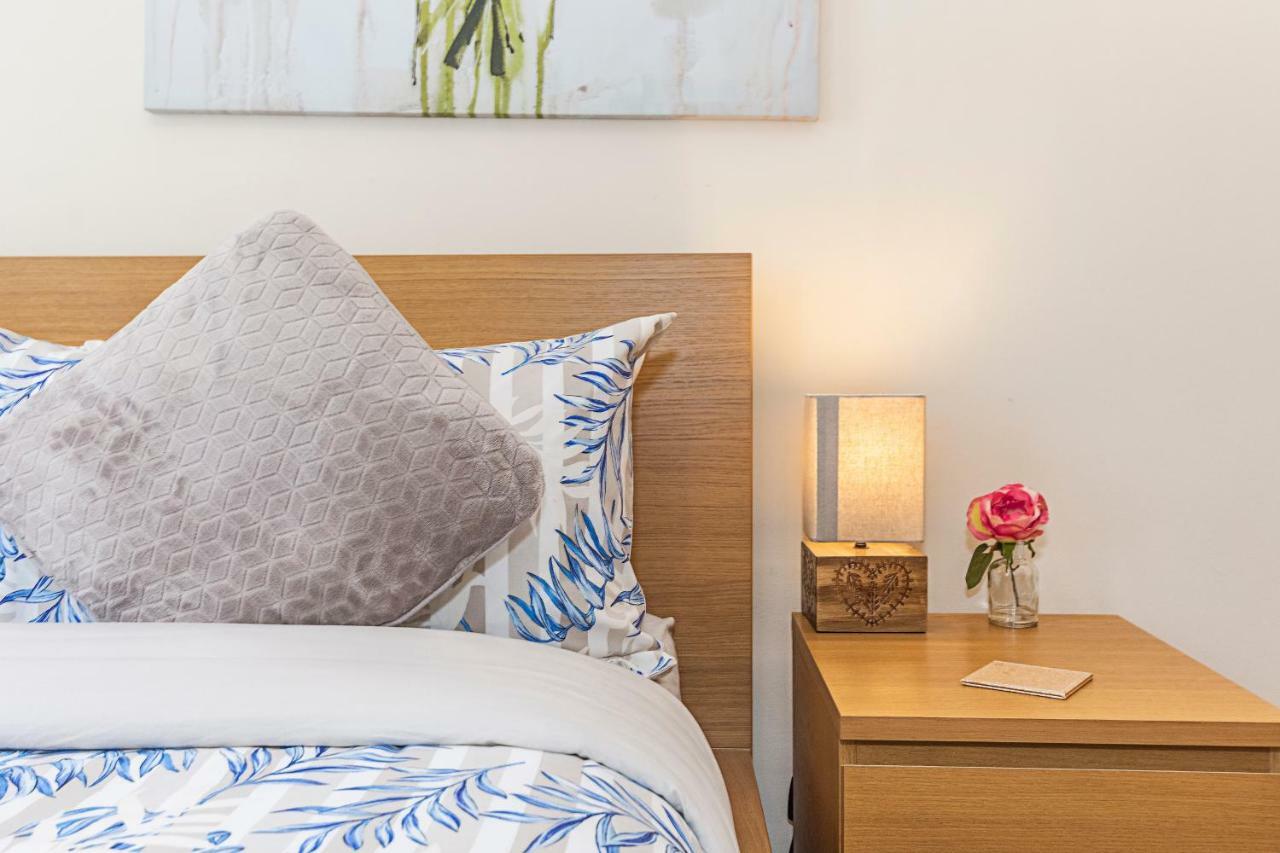 Greyhound Road Rooms Londra Esterno foto