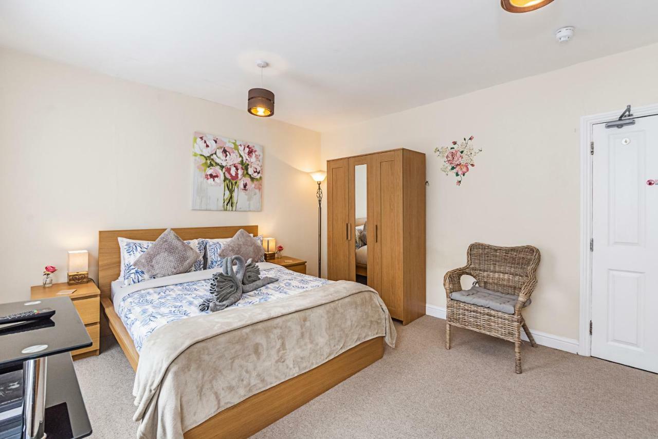 Greyhound Road Rooms Londra Esterno foto