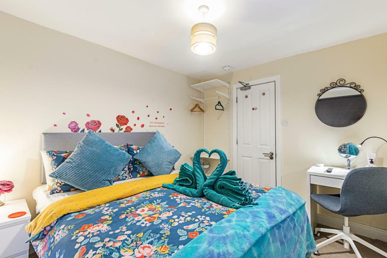 Greyhound Road Rooms Londra Esterno foto