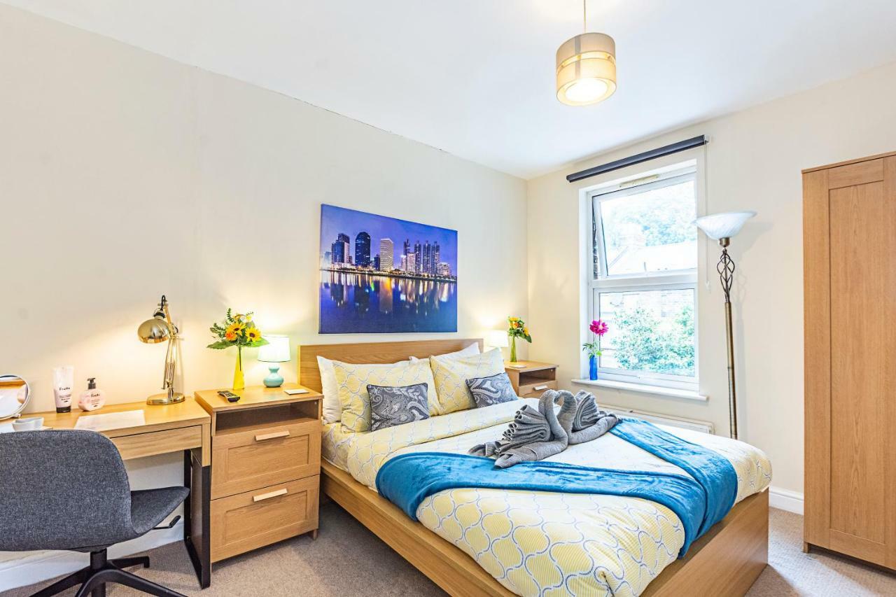 Greyhound Road Rooms Londra Esterno foto