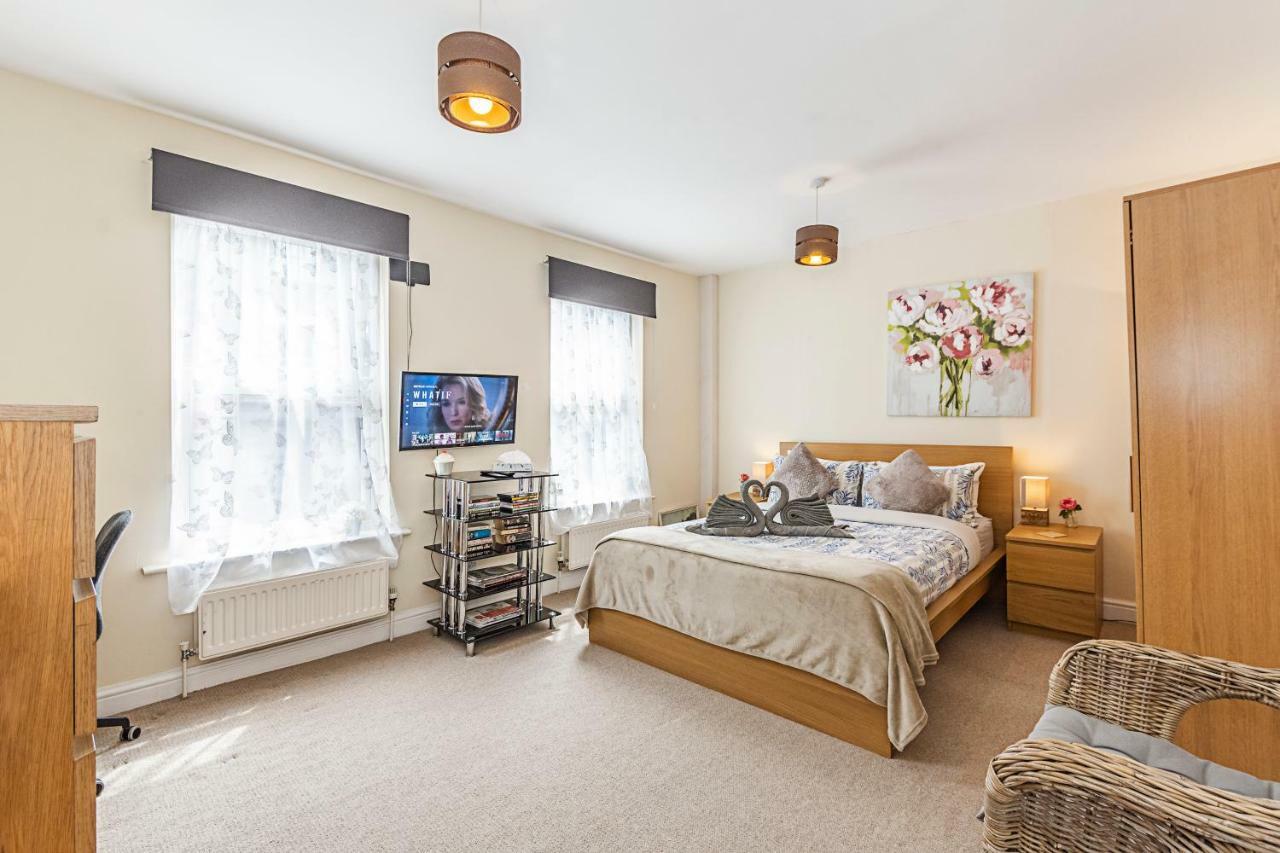 Greyhound Road Rooms Londra Esterno foto
