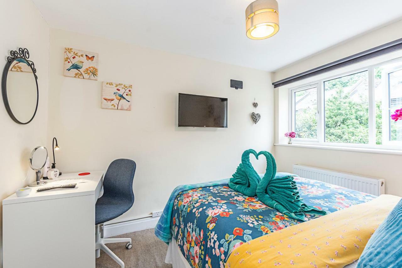 Greyhound Road Rooms Londra Esterno foto