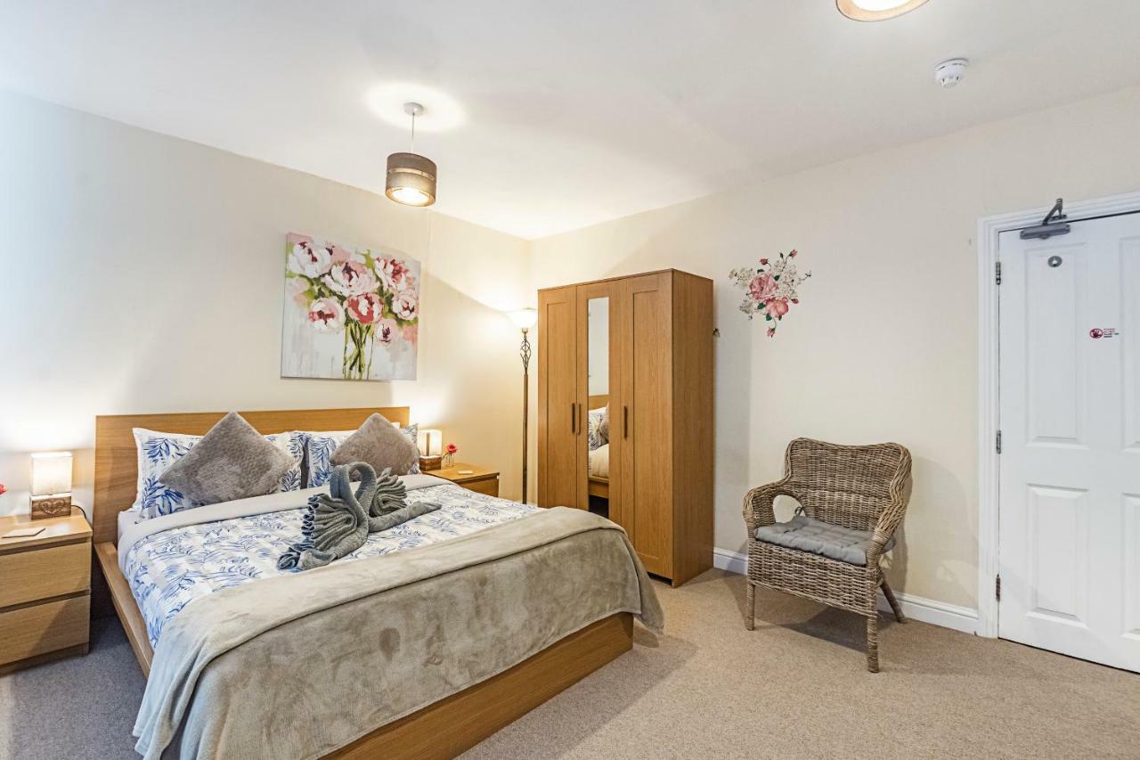 Greyhound Road Rooms Londra Esterno foto