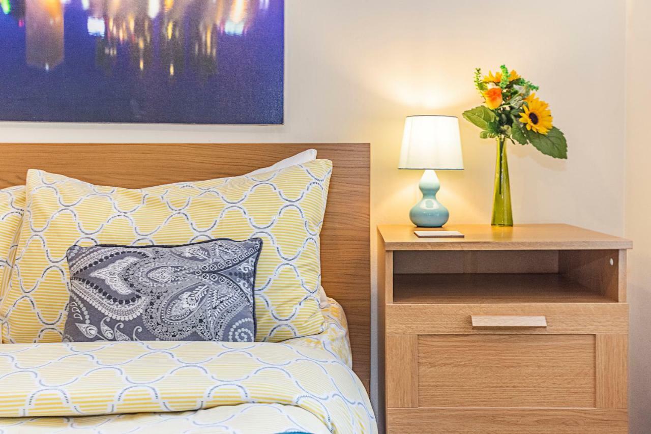 Greyhound Road Rooms Londra Esterno foto
