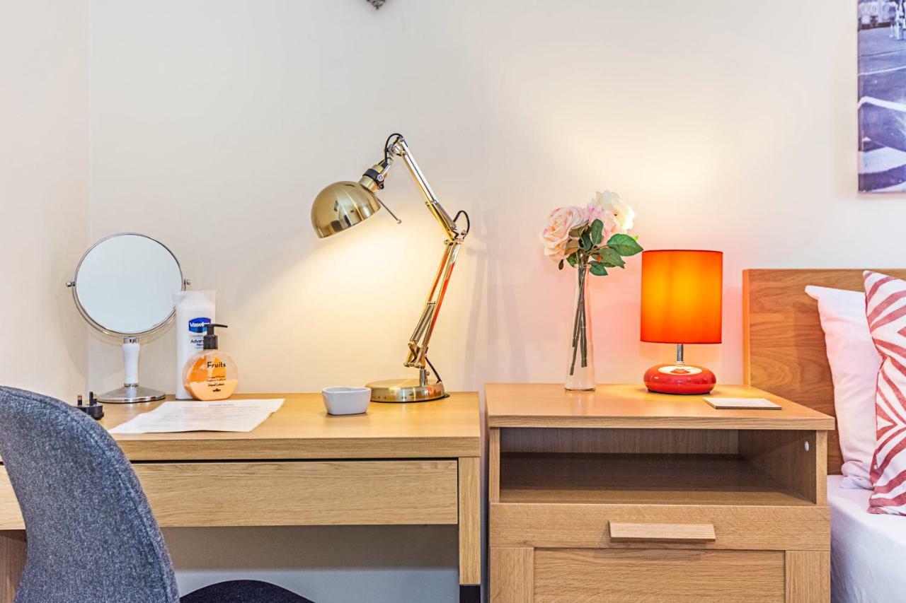 Greyhound Road Rooms Londra Esterno foto