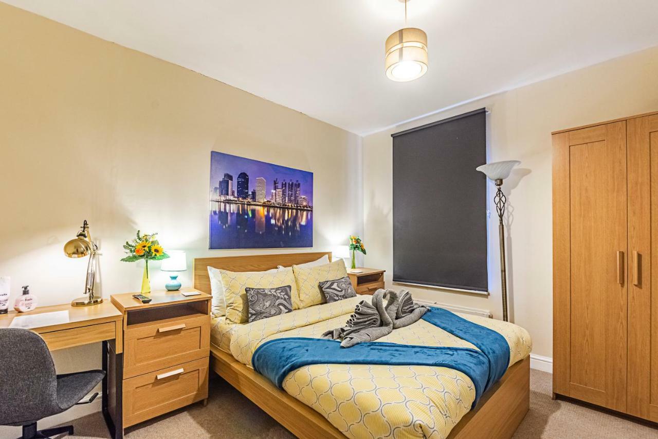 Greyhound Road Rooms Londra Esterno foto