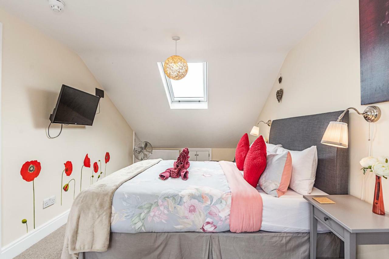 Greyhound Road Rooms Londra Esterno foto