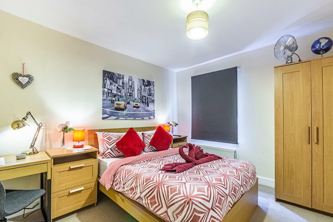 Greyhound Road Rooms Londra Esterno foto