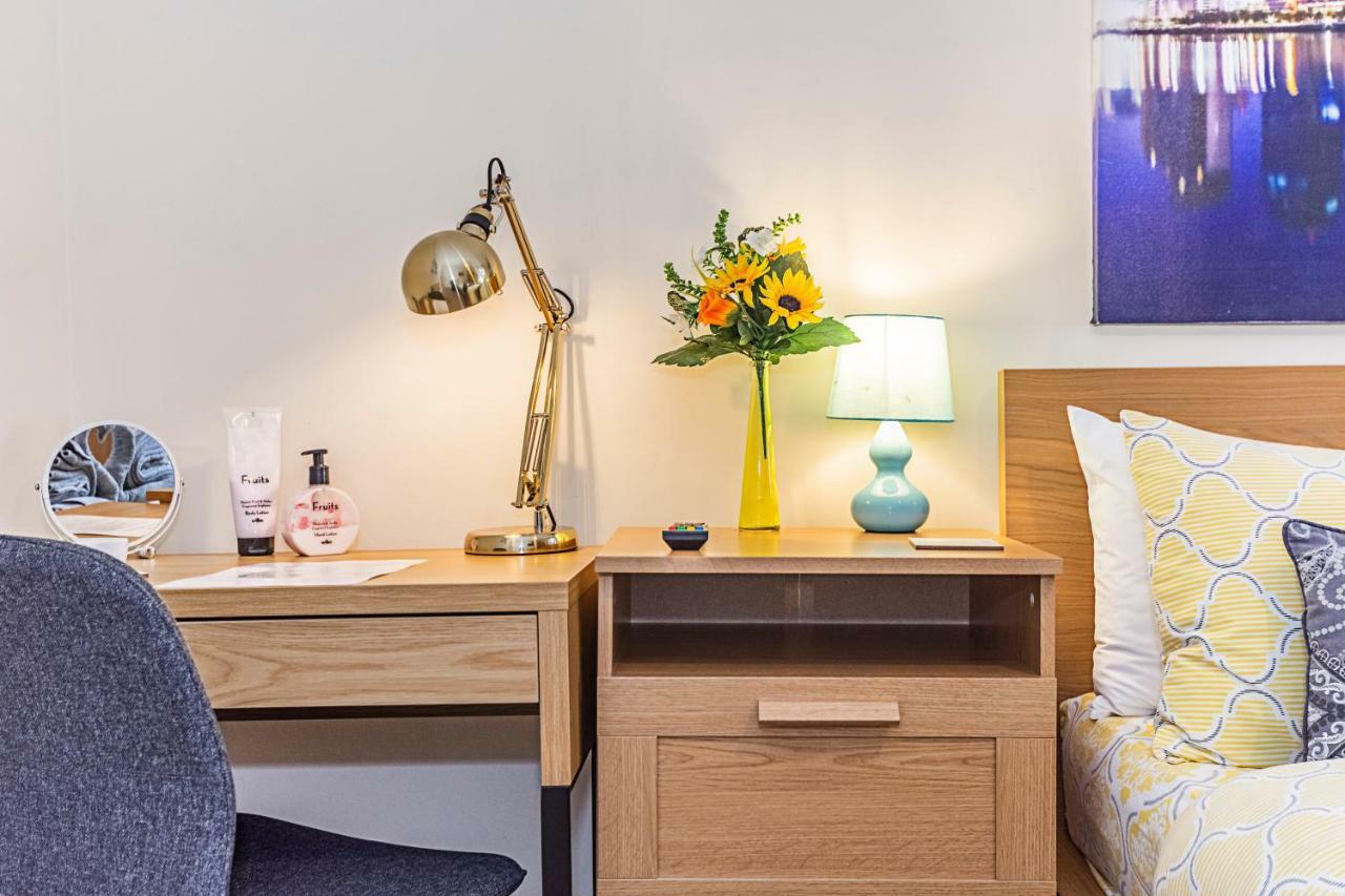 Greyhound Road Rooms Londra Esterno foto