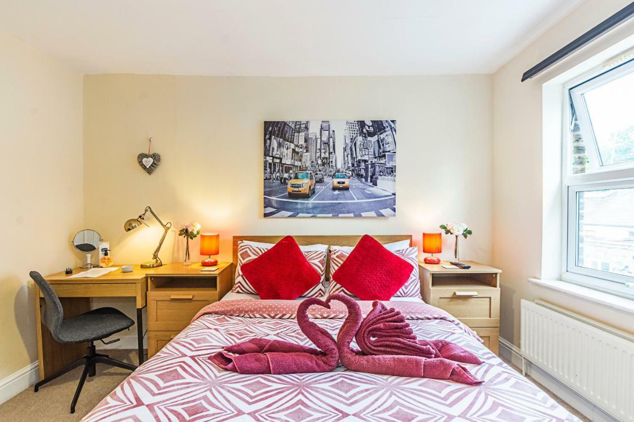 Greyhound Road Rooms Londra Esterno foto