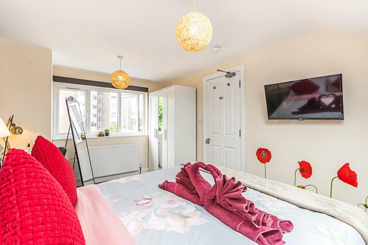 Greyhound Road Rooms Londra Esterno foto