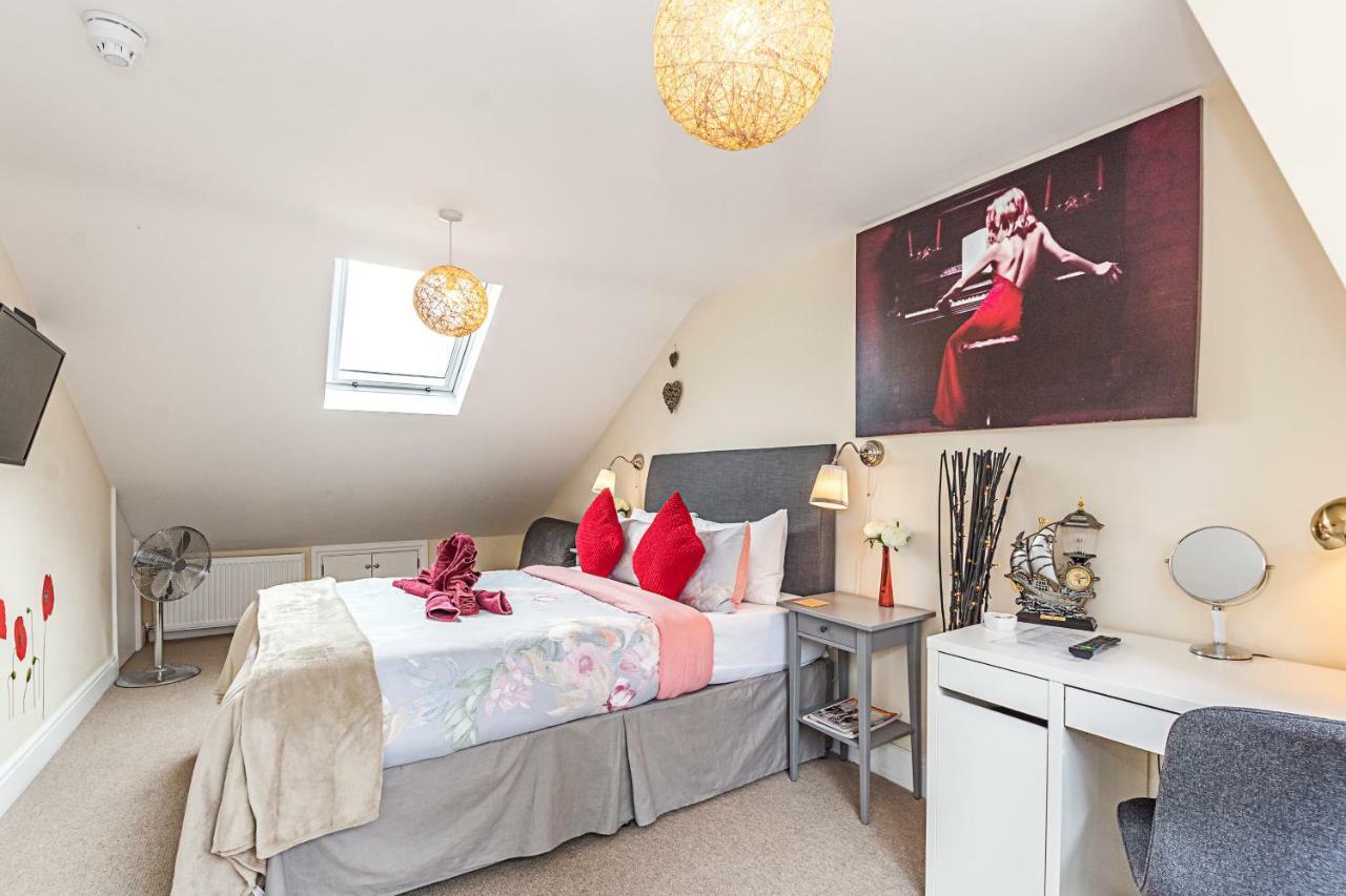 Greyhound Road Rooms Londra Esterno foto
